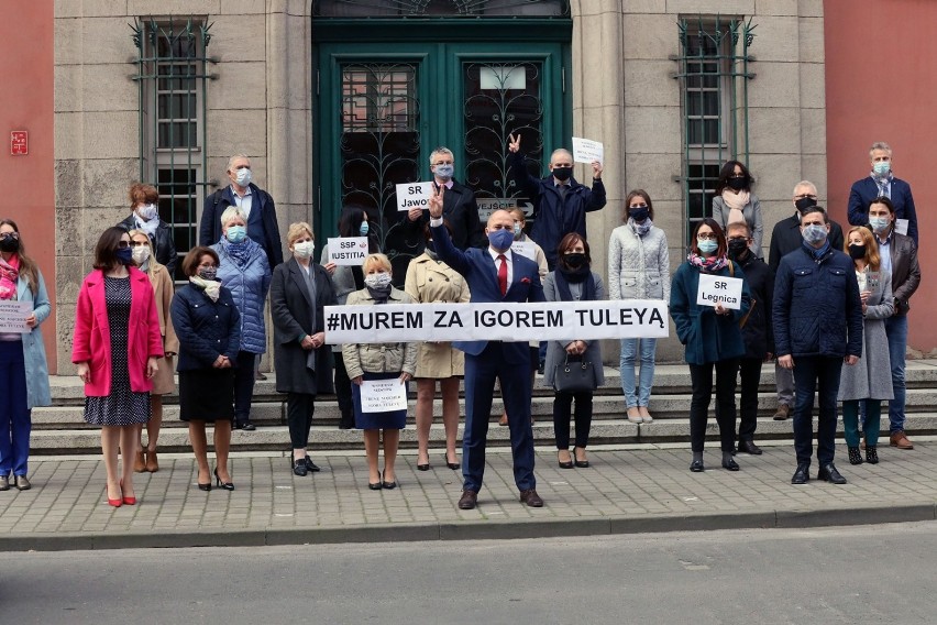 Murem za sędzią Igorem Tuleyą, protest w Legnicy [ZDJĘCIA]