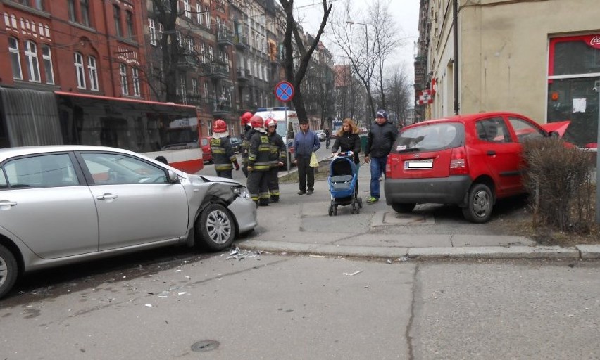 Bytom : Dwa wypadki w centrum miasta. Policja bada okoliczności