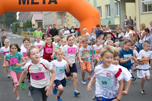 Ogólnopolski  bieg w Lubiewie przyciąga amatorów biegania. Jest też specjalny dystans dla najmłodszych. Wzięło w nim udział około setki młodych biegaczy.