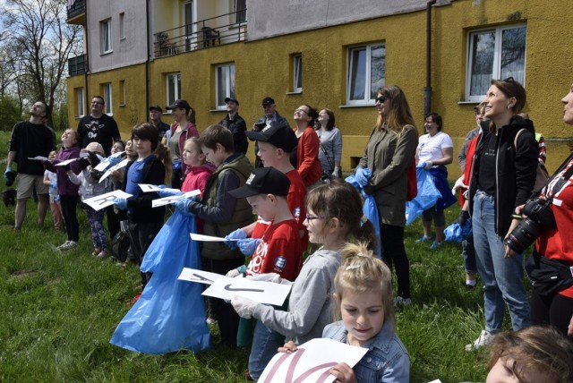 Tym razem akcja #posprzątajMY w Skierniewicach odbywała się nad zalewem Zadębie