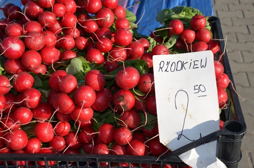 Sprawdziliśmy aktualne ceny warzyw i owoców na targu...