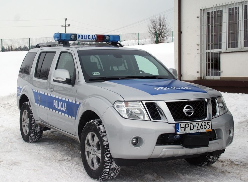 Nissan pathfinder za 200 tys. dla policjantów z Nielisza