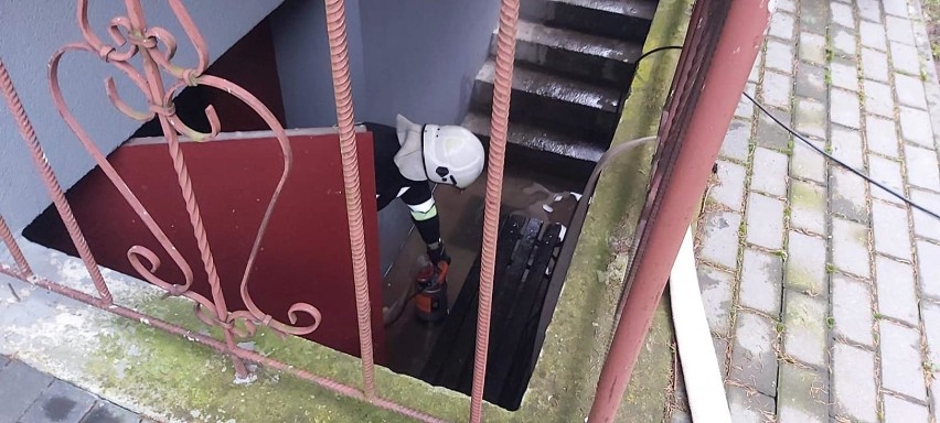 Woda zalała piwnicę w szkole podstawowej w Lesznie w powiecie przemyskim [ZDJĘCIA]
