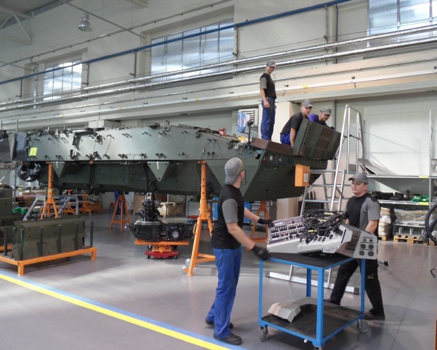 Otwarcie nowej hali Wojskowych Zakładów Mechanicznych w Siemianowicach [ZDJĘCIA]