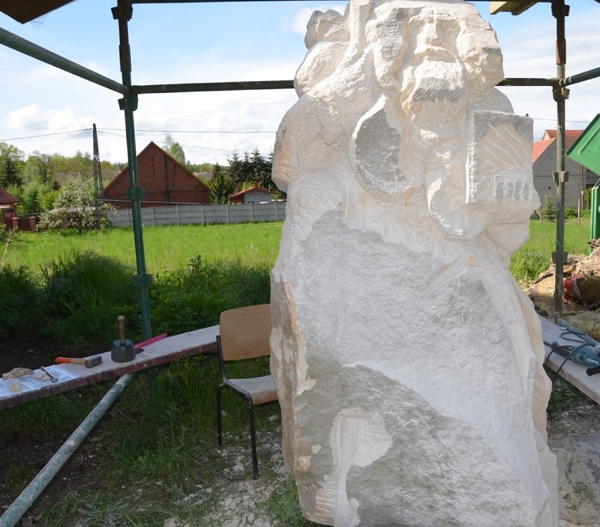 W Jakubowie, na środku nowego ronda, stanie rzeźba świętego Jakuba Apostoła. Tworzy ją artysta pochodzący ze Lwowa