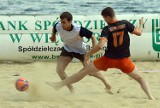 Kamieńska plaża tętni sportowym życiem. Faworyt bez strat nad Mochlem 