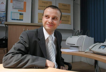 Paweł Doś, rzecznik Politechniki Śląskiej, mówi, że korzystanie z sieci światłowodowej pozwala na sprawne działanie Śląskiej Akademickiej Sieci Komputerowej.