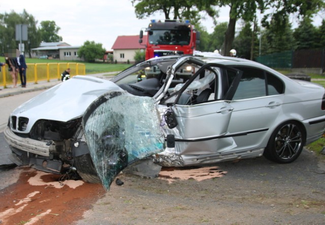 W Karbowie doszło do wypadku, wskutek którego 20-latka trafiła do szpitala