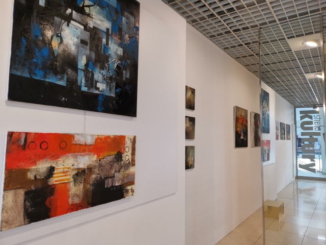 Wystawę Niny Zielińskiej – Krudysz można oglądać codziennie w godzinach otwarcia CH Plaza Rzeszów. Wystawa znajduje się na 1 piętrze Centrum