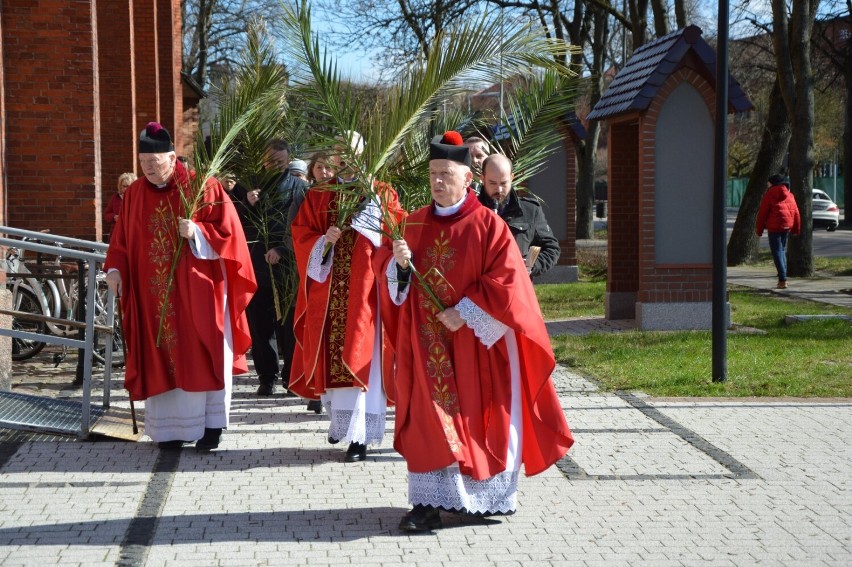 Niedziela Palmowa upamiętnia uroczysty wjazd Jezusa do...