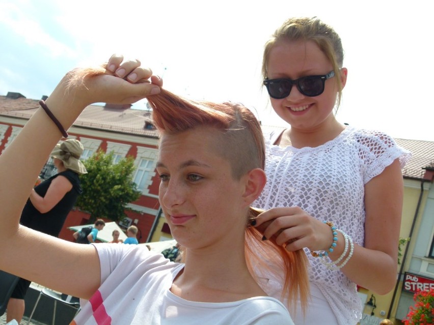 Open Hair 2014: zabawa w czesanie na sieradzkim Rynku