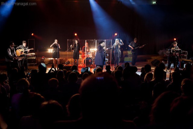 Chester Paluch, Darek Marcinkiewicz, Sylwia Urbańczyk, Ewa Krawczyk, Tom Szafrański, Krzysztof Krawczyk, Alina Pszcz&oacute;łkowska, Zbigniew Heflich, Roman Suchan. Fot. Robert Pranagal