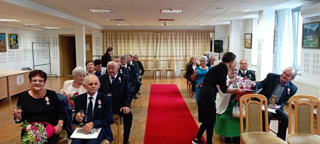 15 września kolejne pary z terenu miasta i gminy Jędrzejów świętowały jubileusz 50-lecia wspólnego pożycia małżeńskiego, czyli tak zwane Złote Gody. Uroczystość odbyła się w Centrum Kultury w Jędrzejowie. Więcej na kolejnych zdjęciach