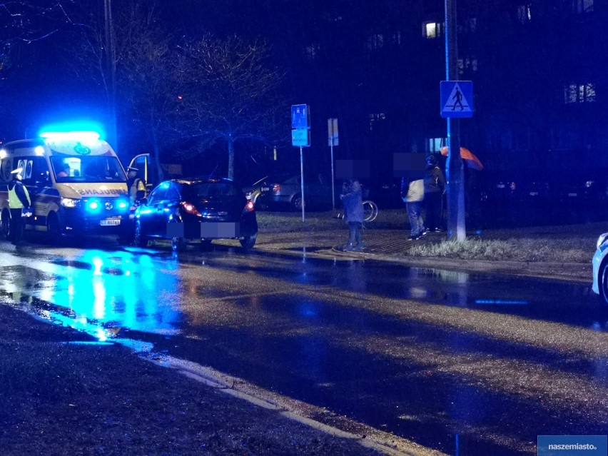 Wypadek na ulicy Ostrowskiej we Włocławku. Potrącenie pieszych [zdjęcia]