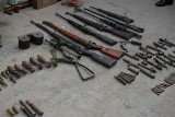 Leszno: Policjanci odkryli arsenał broni w warsztacie [ZDJĘCIA]