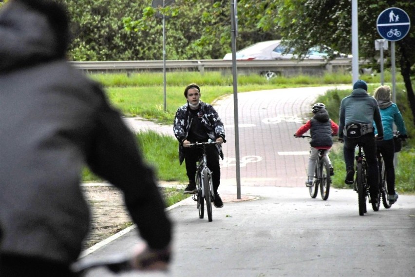 Niedziela 17 maja nad kieleckim zalewem. Ścieżki opanowali rowerzyści [DUŻO ZDJĘĆ]