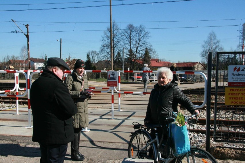 Nowa Piątka w powiecie myszkowskim. Bus promujący rządowe projekty odwiedził Poraj, Koziegłowy i Niegowę [ZDJĘCIA]