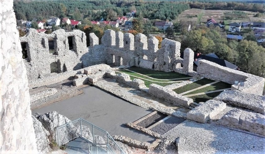 Zamek w Rabsztynie pięknieje z każdym dniem. Prace remontowe...