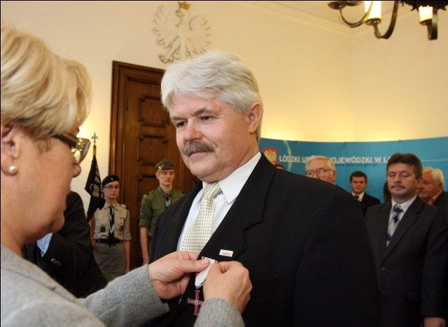 Lech Ciszewski jako pierwszy w Radomsku odebrał Krzyż Wolności i Solidarności
