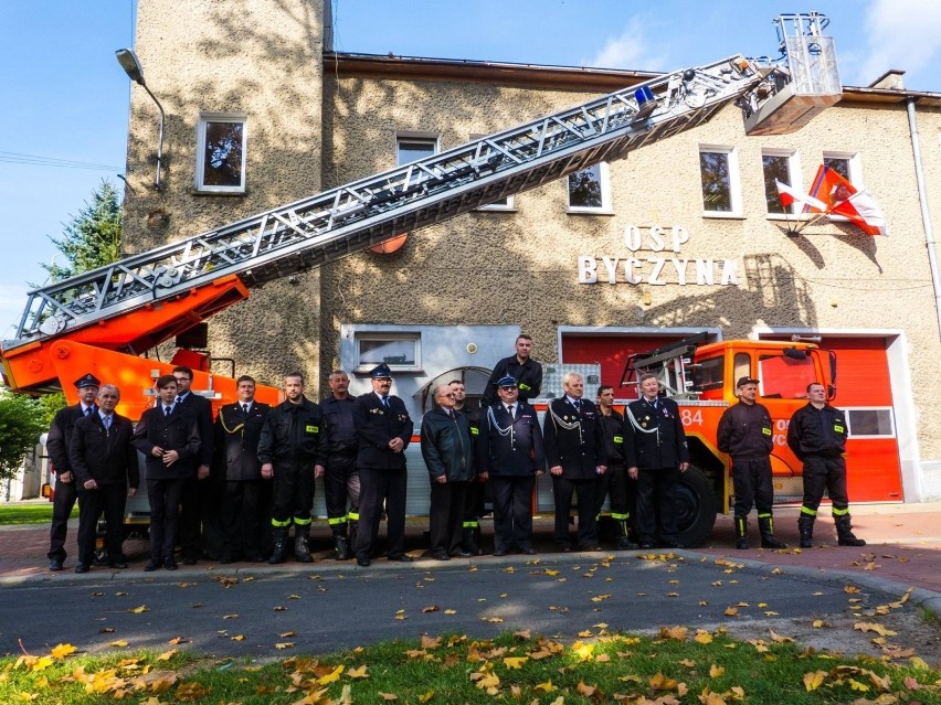 Strażacy z OSP Byczyna potrzebują nowego wozu strażackiego....