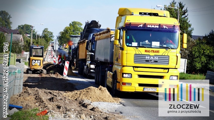 Prace i utrudnienia w ruchu na dwóch remontowanych drogach wojewódzkich w Złoczewie. Zobacz postęp robót ZDJĘCIA