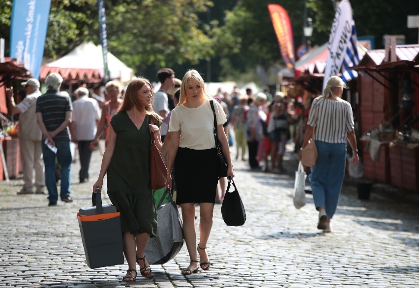 Przy Bazylice Archikatedralnej pw. św. Jakuba Apostoła w...