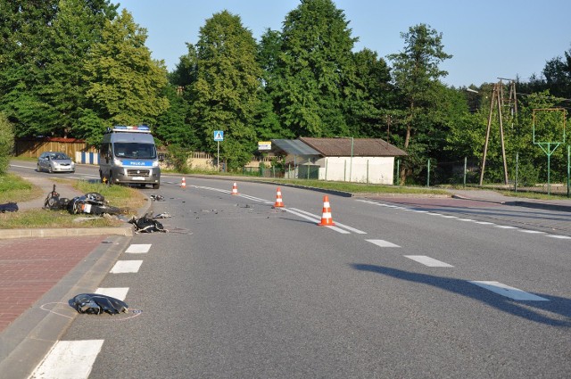 Wypadek w Pluskowęsach. Motorowerzystka ciężko ranna