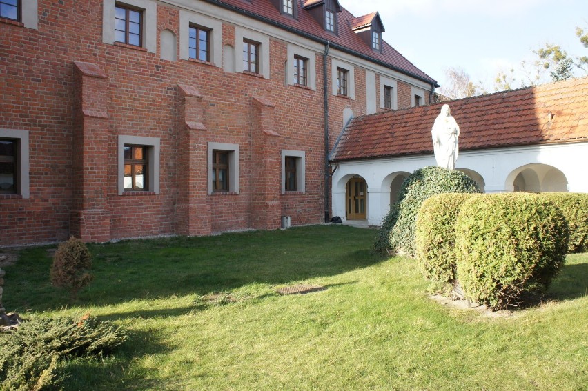 Zespół klasztorny bernardynów w Kazimierzu Biskupim powstał...