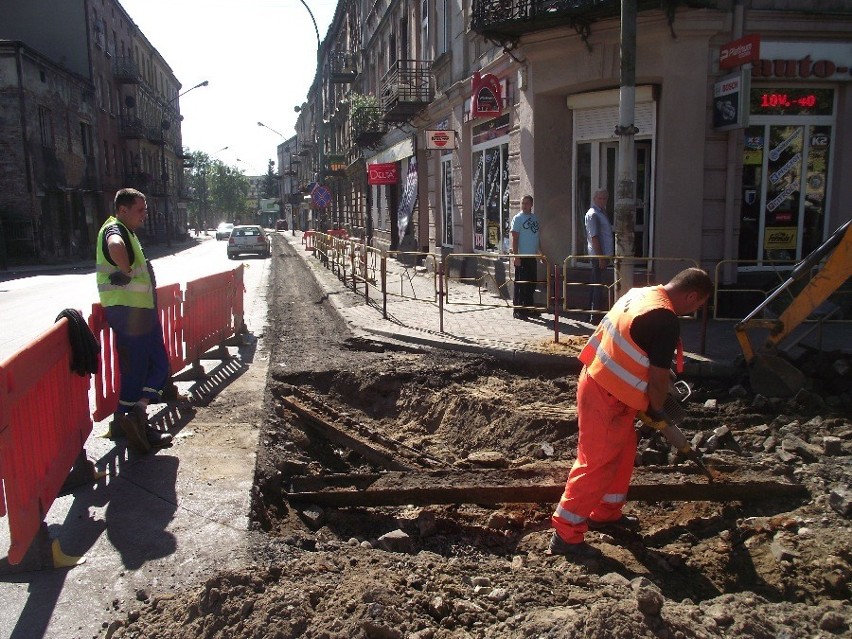 Będzin: Odsłonięto torowisko na Modrzejowskiej [ZDJĘCIA]