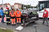 Wypadek na Alejach Konstytucji 3 Maja. Dwie osoby w szpitalu. Kierowca twierdzi, że nie zadziałał hamulec [ZDJĘCIA]