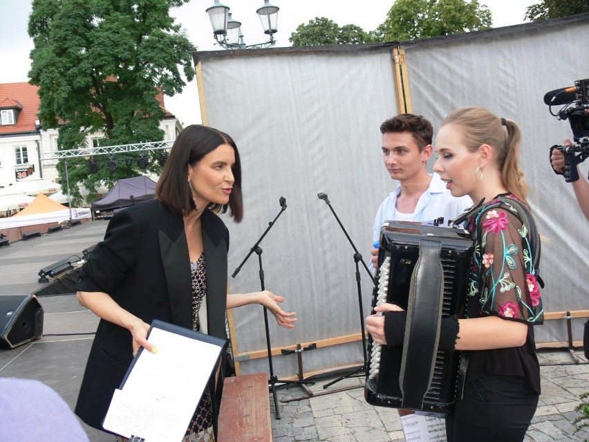 Sandomierz Fashion Street. Burza przerwała  pokaz mody na Starówce! Ale po niej tez było pięknie [NOWE ZDJĘCIA] 