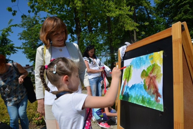 Wiosenne malowanie w plenerze. Konkurs PP 9 w Radomsku