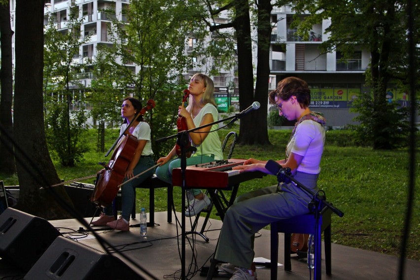 Kameralny koncert Asi Nawojskiej w rzeszowskim parku [ZDJĘCIA]