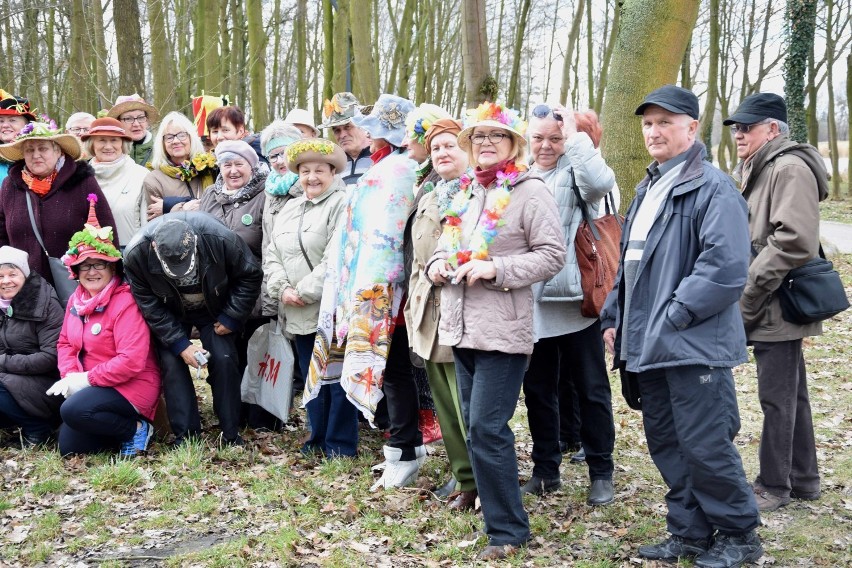 Członkowie U3W w Malborku powitali wiosnę w Parku Miejskim