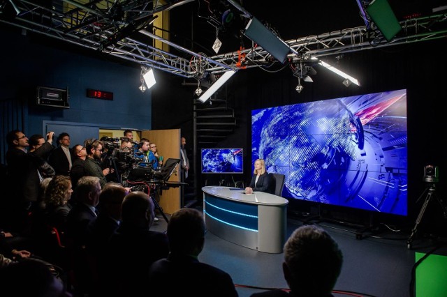 Studio - laboratorium  Uniwersytetu Gdańskiego zostało wyposażone w najnowocześniejszy sprzęt telewizyjny, w tym w kamery reporterskie, pracujące w rozdzielczości 4K