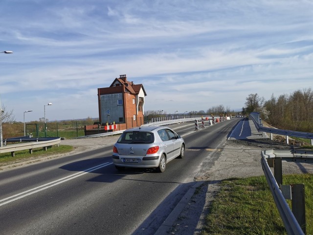 Na moście w Jankowicach w gm. Babice od ub. roku ze względu na pogarszający się stan techniczny są utrudnienia w ruchu