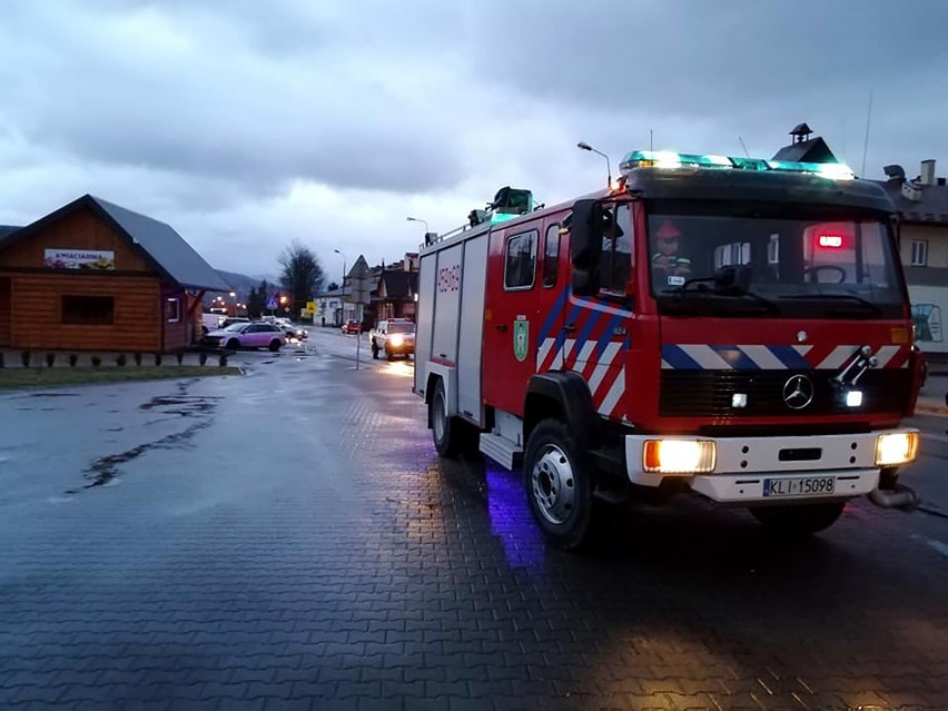 Kamienica/Limanowa. Zmarł pieszy potrącony przez auto