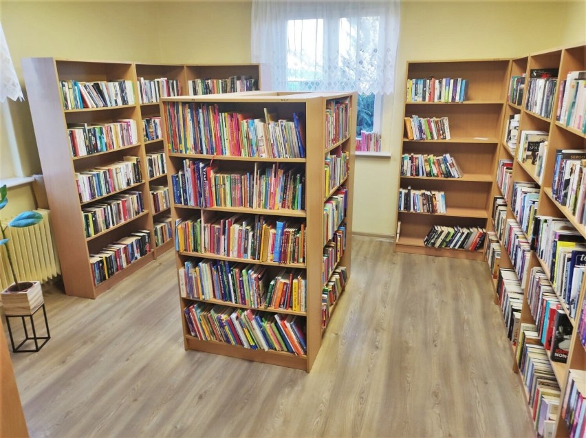 Filia rogozińskiej biblioteki została odnowiona. Uroczyście przecięto wstęgę w Parkowie