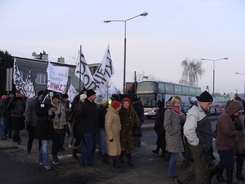Chełm: Drugi dzień protestuprzeciw likwidacji Gimnazjum nr 3