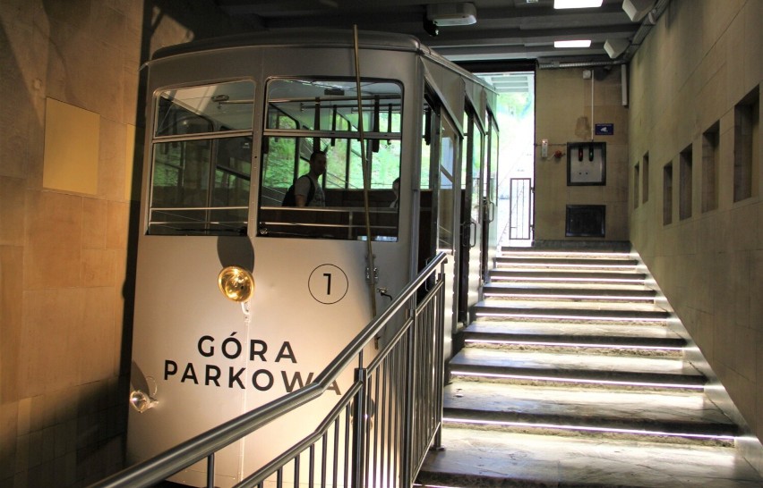 Krynica-Zdrój. Oficjalne otwarcie kolei na Górę Parkową. Tłumy turystów i impreza w stylu lat 30-tych XX wieku [ZDJĘCIA]