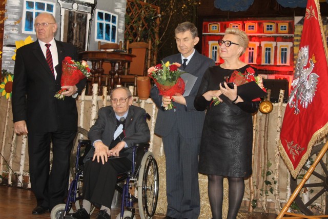 Czterech Honorowych Obywateli Miasta, od lewej: Józef Januszkiewicz, Leonard Świderski, Michał Pabel i Irena Rękosiewicz