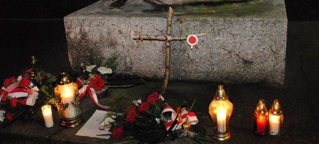 Powstanie Wielkopolskie w Szamotułach - kibice i mieszkańcy uczcili 95. rocznicę zrywu