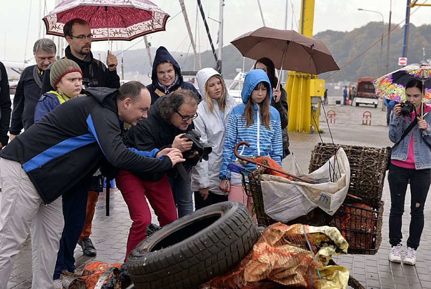 Eko Nurkowy Dzień w Gdyni. Nurkowie sprzątali akweny mariny