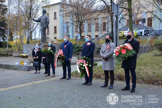 Dąbrowskie uroczystości w ramach Dni Wolnościowych Zobacz kolejne zdjęcia/plansze. Przesuwaj zdjęcia w prawo - naciśnij strzałkę lub przycisk NASTĘPNE