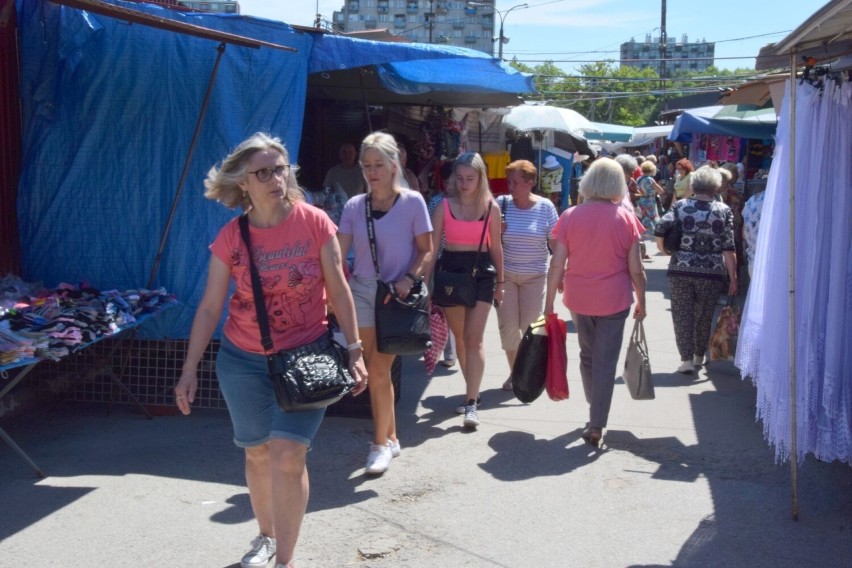 Tłumy na bazarach w Kielcach. Co najchętniej kupowano? Zobacz zdjęcia