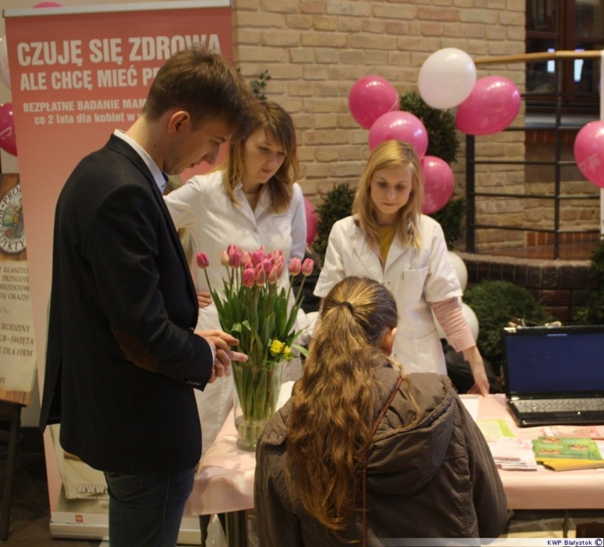 Chętni mogli także uczestniczyć  w zajęciach z udzielania...