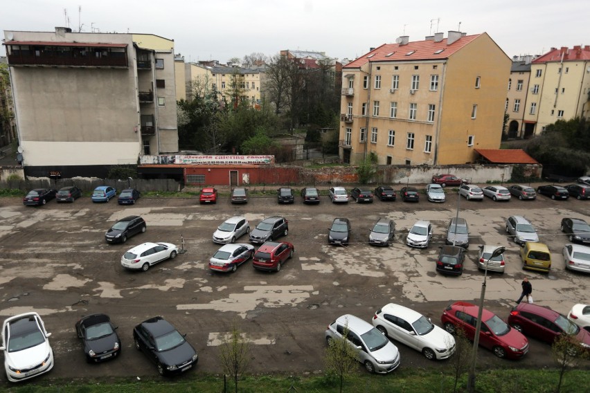 Parking przy Karmelickiej, tu może powstać duży park