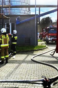 Siedem zastępów strażackich walczyło z ogniem w stolarni nieopodal Krynicy-Zdroju