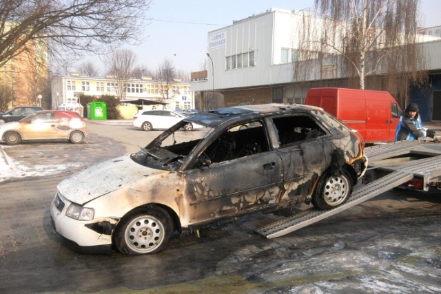 Na lubelskim Czechowie spaliły się w nocy dwa auta. To kolejny ...