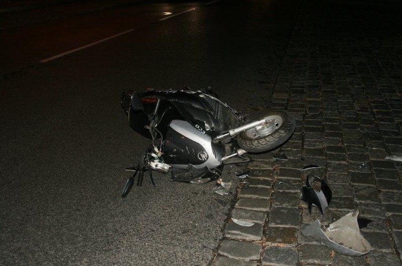 Opole: Wymusił pierwszeństwo i potrącił motorowerzystę na ulicy Piastowskiej [ZDĘCIA]